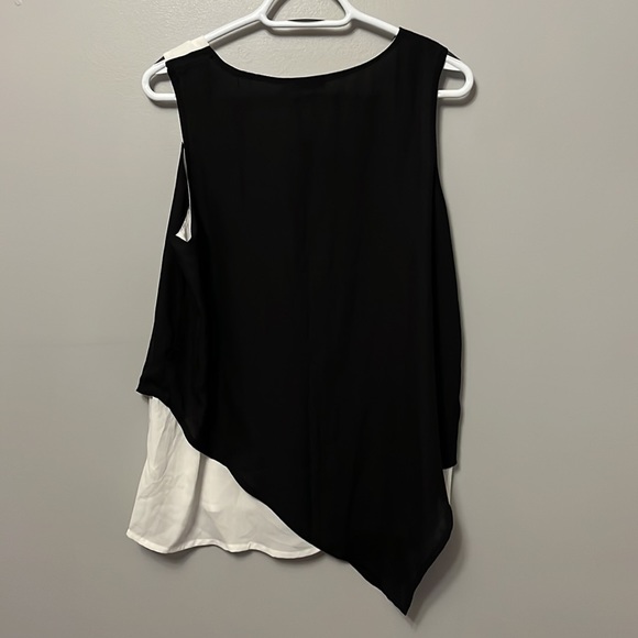 Ricki’s Asymmetrical Black and White Blouse Size Large NWT - Picture 3 of 5